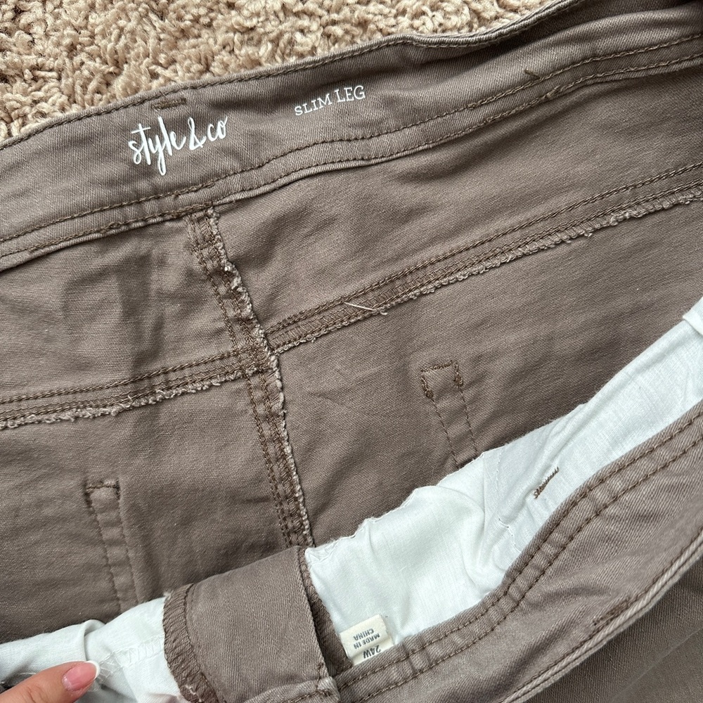 Plus size slim leg pant 24w